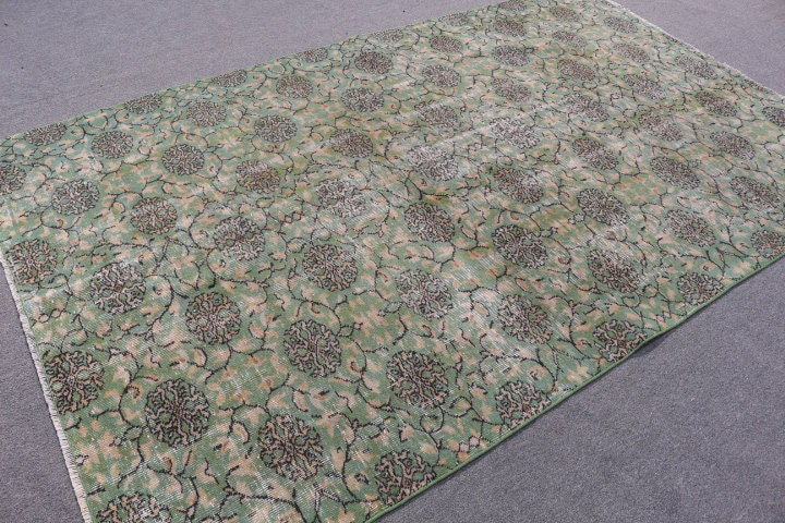 Rehaussez le décor de votre salon avec ce grand tapis turc rétro vert élégant