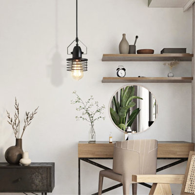 Éclairage industriel à cage métallique - ampoule de style E26 à longueur réglable à intensité variable pour ajouter une touche élégante et moderne à la chambre à coucher du salon.