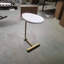 Table d'appoint blanche - polyvalente pour différents espaces Le poids compact de 4,62 lb améliore la décoration de la chambre à coucher avec une largeur de 12,07 po