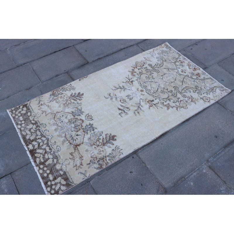 Vintage Turkish Oushak Rug with Geometric Patterns for Bathrooms in Beige