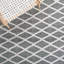 Tapis géométrique en laine / gris tissé à la main Alohna-545961863
