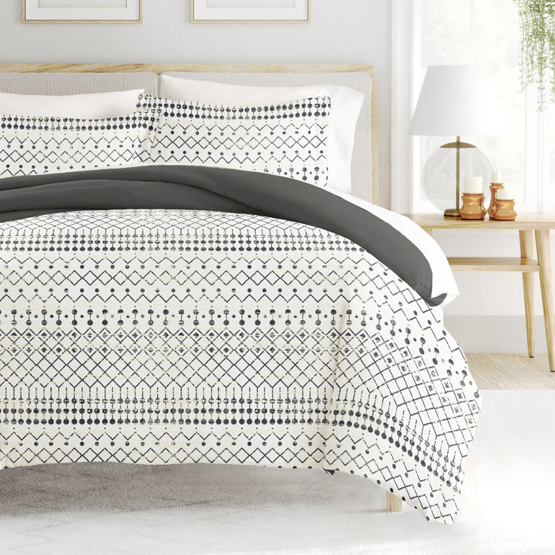 Gray and White Geometric Pattern King/Cal King Duvet Cover Set