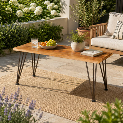 Table basse industrielle en bois et métal en bois et en bois d'acacia pour la terrasse et la cour arrière: conception industrielle rustique, durabilité de 5 ans, résistance à la fissuration et à la rouille - utilisation à long terme au bord de la piscine ou sur le balcon - 43 po x 18 po