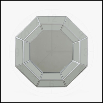 Un miroir mural élégant et élégant, un ajout parfait à n'importe quelle pièce pour une touche d'élégance et de fonctionnalité.
