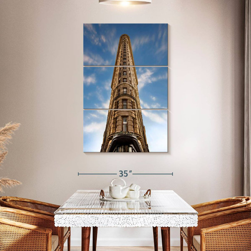 Lilie Manhattan's Flatiron Building, H 32 po x l 20 po