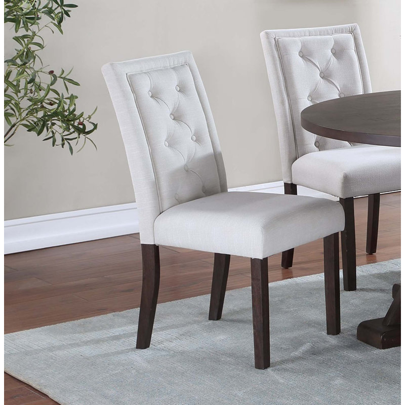 2 chaises d'appoint capitonnées à dossier capitonné