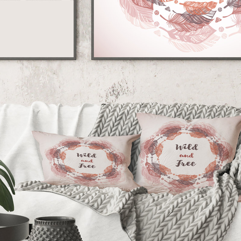 Couronne de plumes dans un style bohème - coussin décoratif bohémien et éclectique
