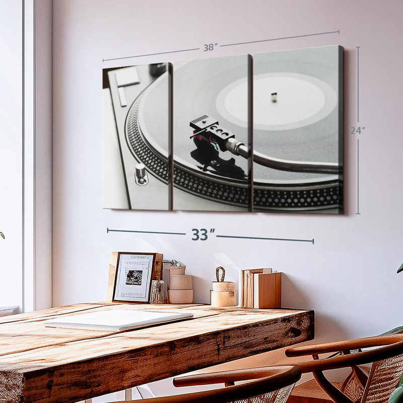 "Tourne-disque vinyle" sur toile, H 24 po x l 38 po x P 1,25 po