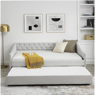 Lit de jour double avec canapé-lit capitonné capitonné, avec bouton sur le dos et clou en cuivre sur les accoudoirs ondulés, beige (80,5 po x 55,5 po x 27,5 po)
