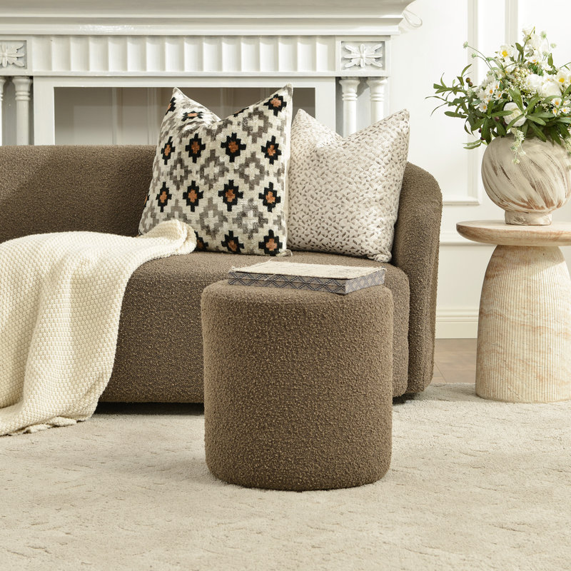 Repose-pieds rembourré rond moderne de 18 po Brynnen, Brown Boucle