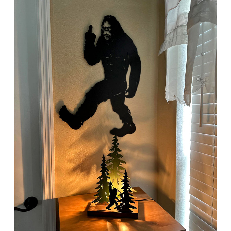 Lampe décorative rustique en métal Rude Bigfoot In Forest