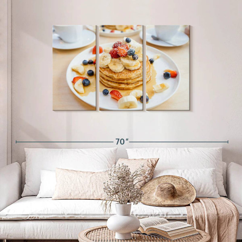 Crêpes à la banane et aux baies, H 28 po x l 45 po