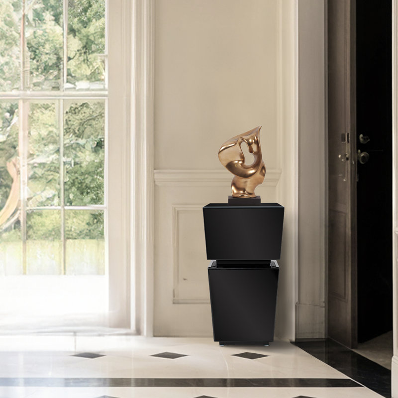 Short à piédestal noir avec miroir, Courte