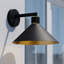 Applique murale d'extérieur contemporaine 1 lumière en noir et or mat 9,5 po H Stoneham, abat-jour en métal durable, compatible avec les DEL, conforme au ciel foncé, à utiliser pour la porte d'entrée de patio ou de garage-84921713
