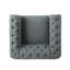 Élégant fauteuil club avec tissu gris anthracite, capitonnage à boutons profonds profonds, accoudoirs courbés, garniture cloutée, structure de pieds en bois de bouleau rafraîchissant, base intense