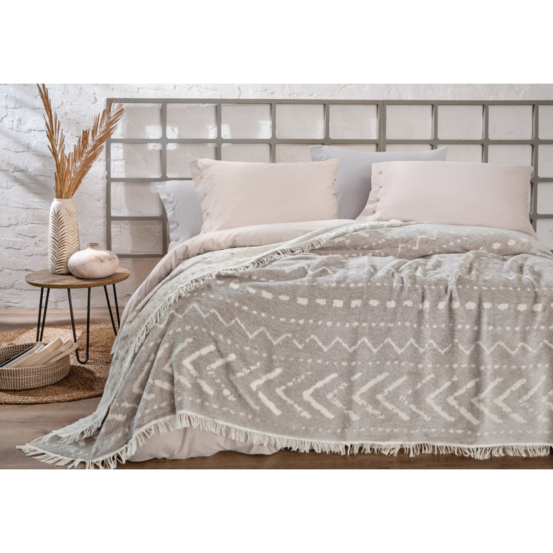 Polyester Jacquard Chevron / Zig Zag Coverlet, King Coverlet, Beige