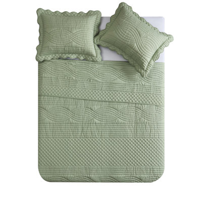 VCNY Home Scallop Microfiber Quilt Set, Full/Queen
