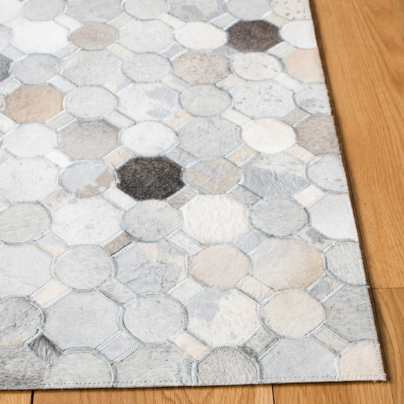 Ivory and Gray Geometric Cowhide Flatweave Rug, 4' x 6'