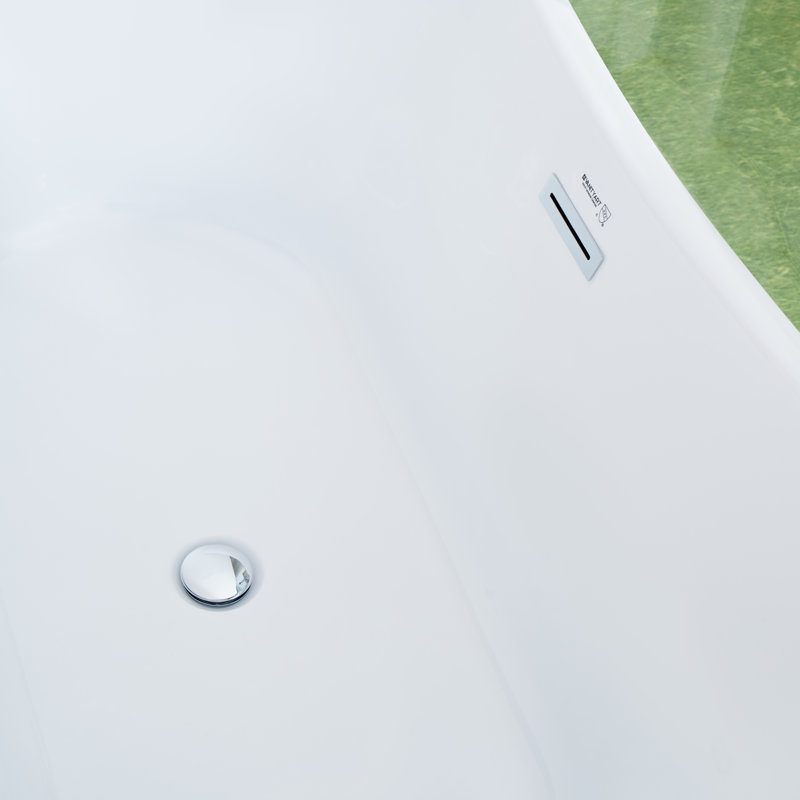 67" x 31" Freestanding Soaking Bathtub, White/Polished Chrome