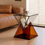 Table d'appoint moderne sculpturale en acrylique, table de bout géométrique ambrée et transparente avec motif à facettes en diamant pour le salon, la chambre à coucher et le vestibule