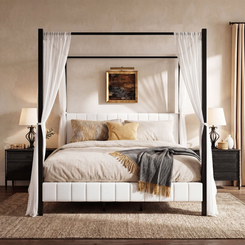 Cadre de lit à baldaquin Avalon Modern Glam avec tête et pied de lit tapissier capitonné Channel, King