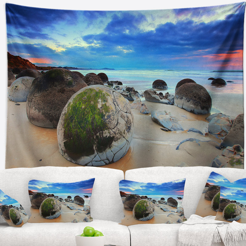 Tapisserie «Seashore Cloudy Sunrise over Moeraki Boulders», H 78 po x l 92 po