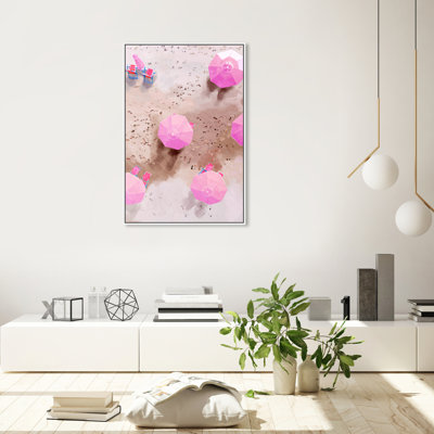 Parasol rose au bord de la plage, empreintes de sable Glam brun côtier - peinture