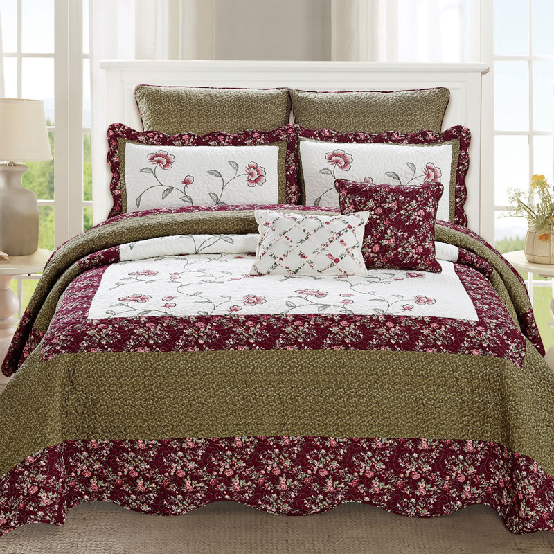 7 Piece Saigon Quilt Set, Queen Quilt + 6 Additional Pieces, Green