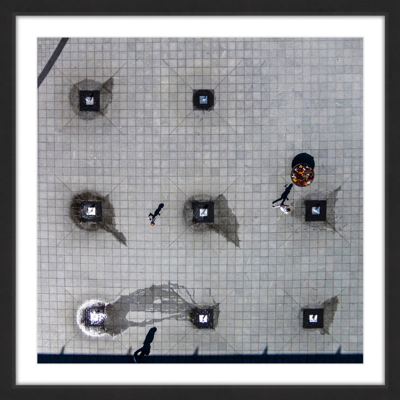 « deception », reproduction de photo encadrée, H 32 po x l 32 po