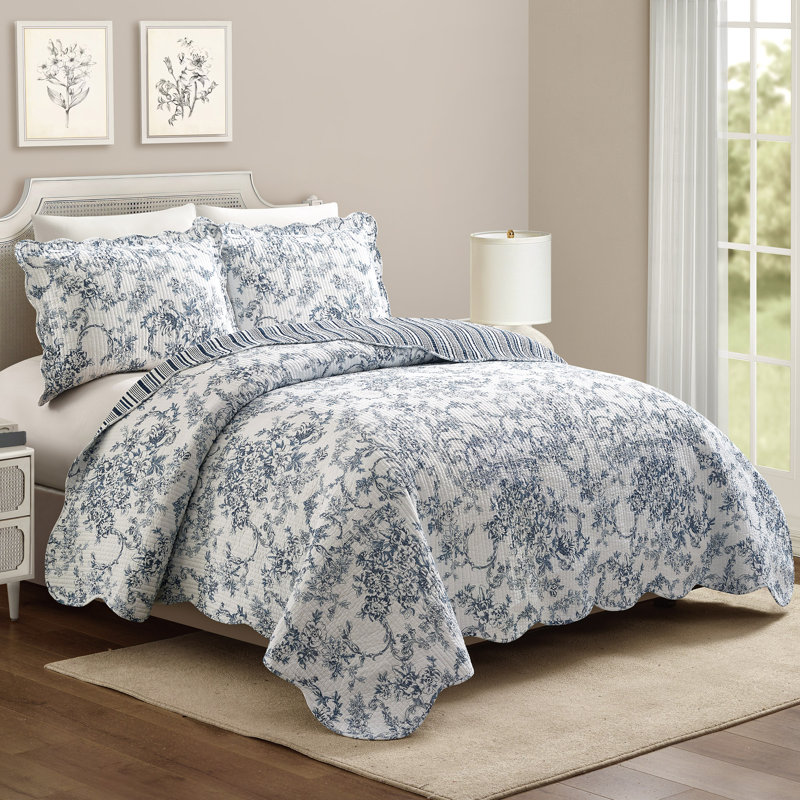 Blue Cotton Full Reversible Quilt Set with Scallop Edges