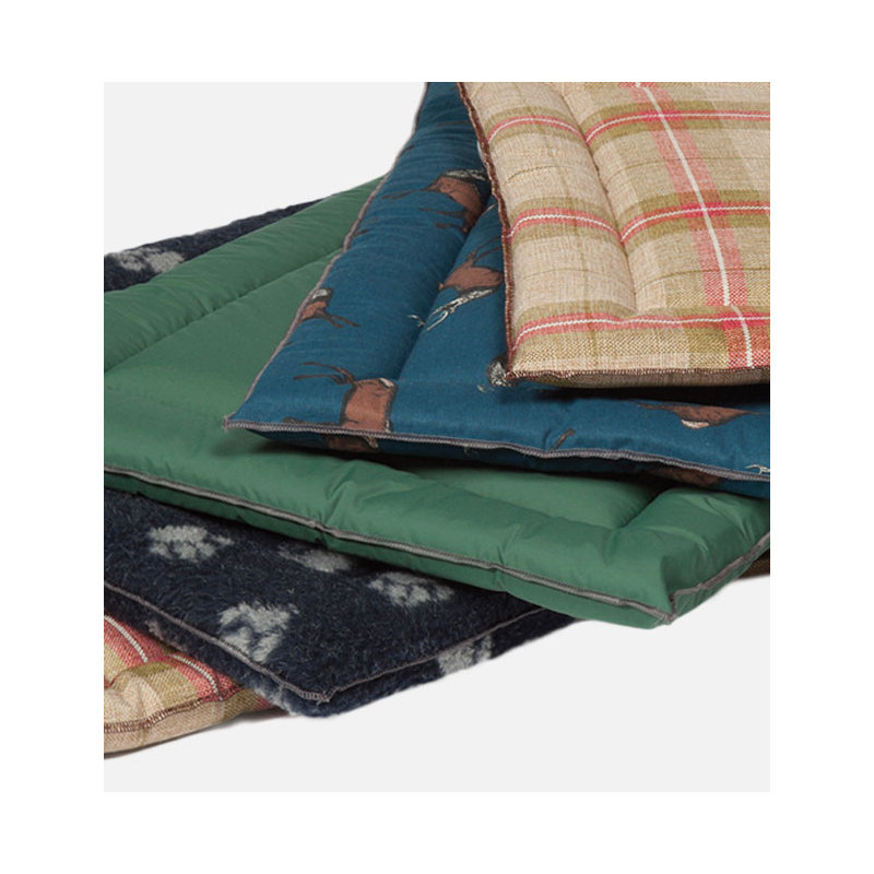 County Polyester Pet Bed, Small (61 cm L x 46 cm W)