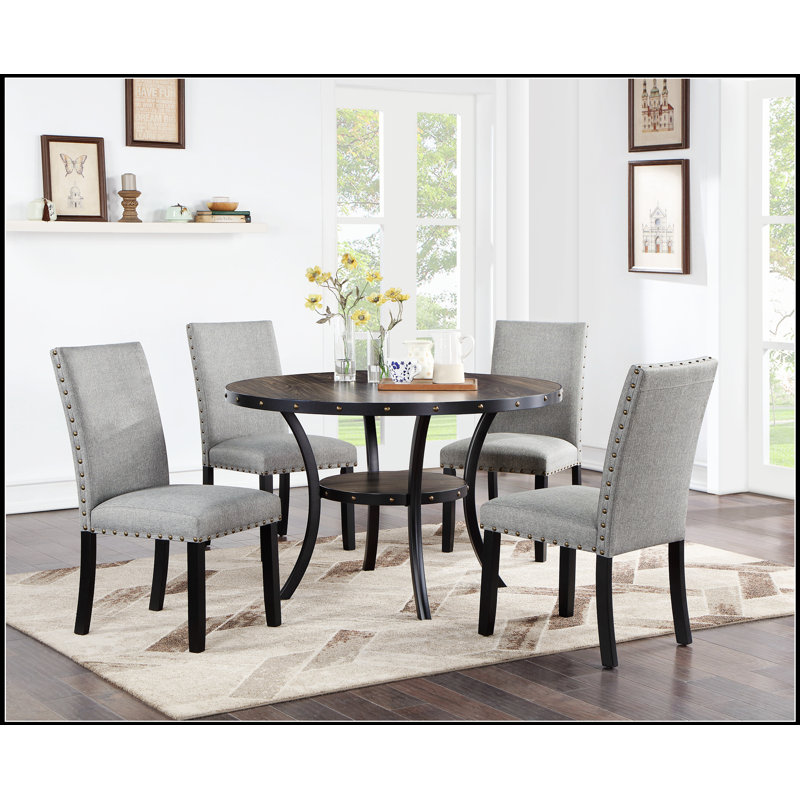 Table de salle à manger moderne et classique en bois naturel avec 4 chaises en tissu gris et une étagère de rangement