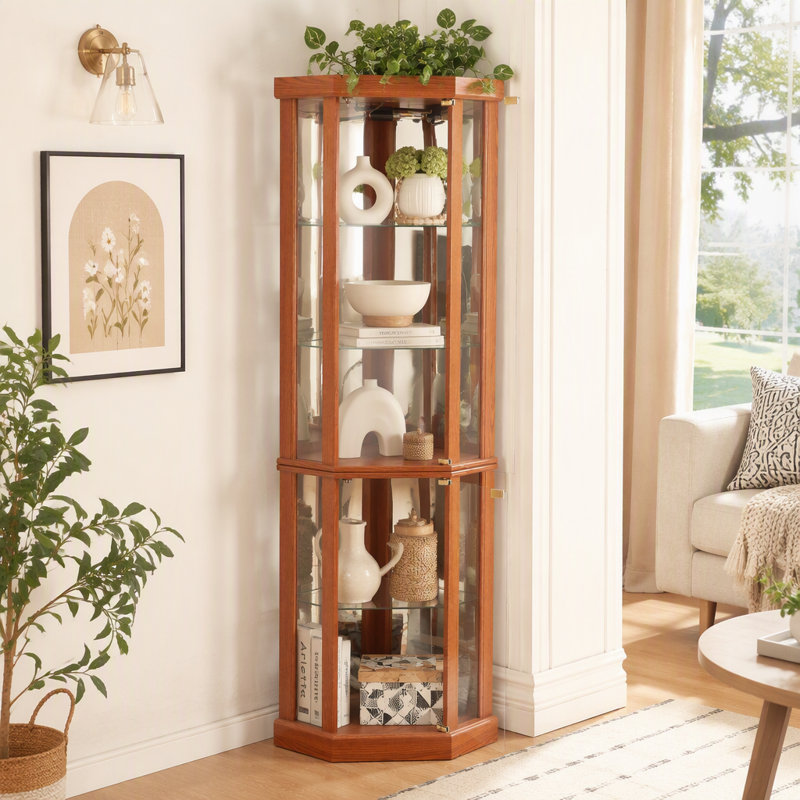 Vitrine d'angle lumineuse avec tablettes réglables en verre et dossier en miroir, idéale pour exposer des antiquités, du vin et plus encore dans les salons
