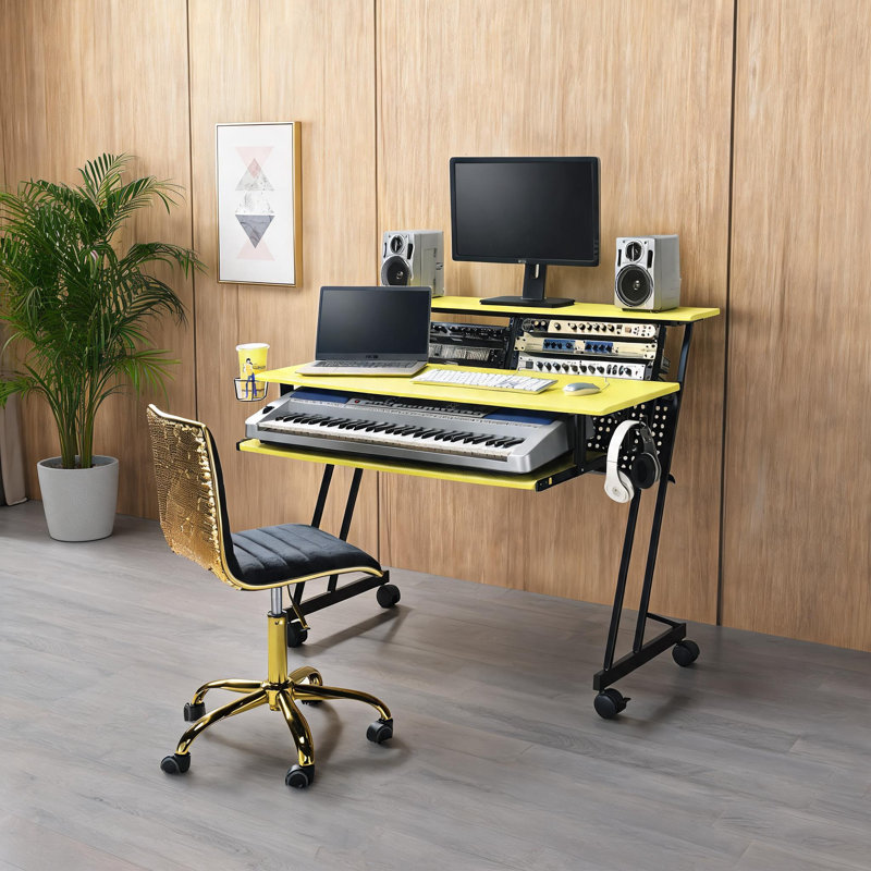 Bureau studio jaune avec cadre noir de jais, 47 po de largeur, passe-câbles et roulettes