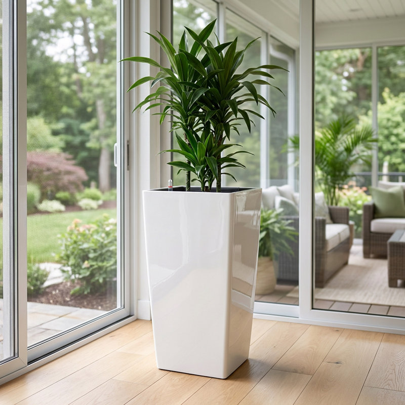 Pot à fleur intérieur / extérieur en plastique Byrum, Blanc très luisant, H 21,5 po x l 11 po x P 11 po