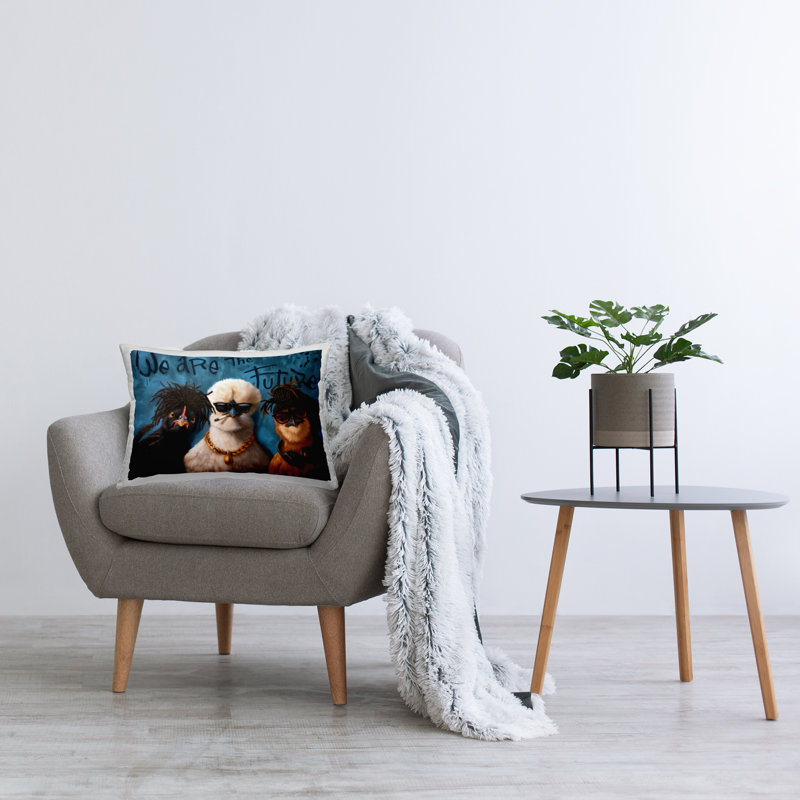 Coussin décoratif imprimé Chickens with We Are Futur Graffiti, design par Lucia Heffernan