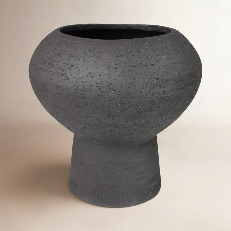 Vase de table en céramique noire Tommy, H 10 po x l 9,5 po x P 9,5 po