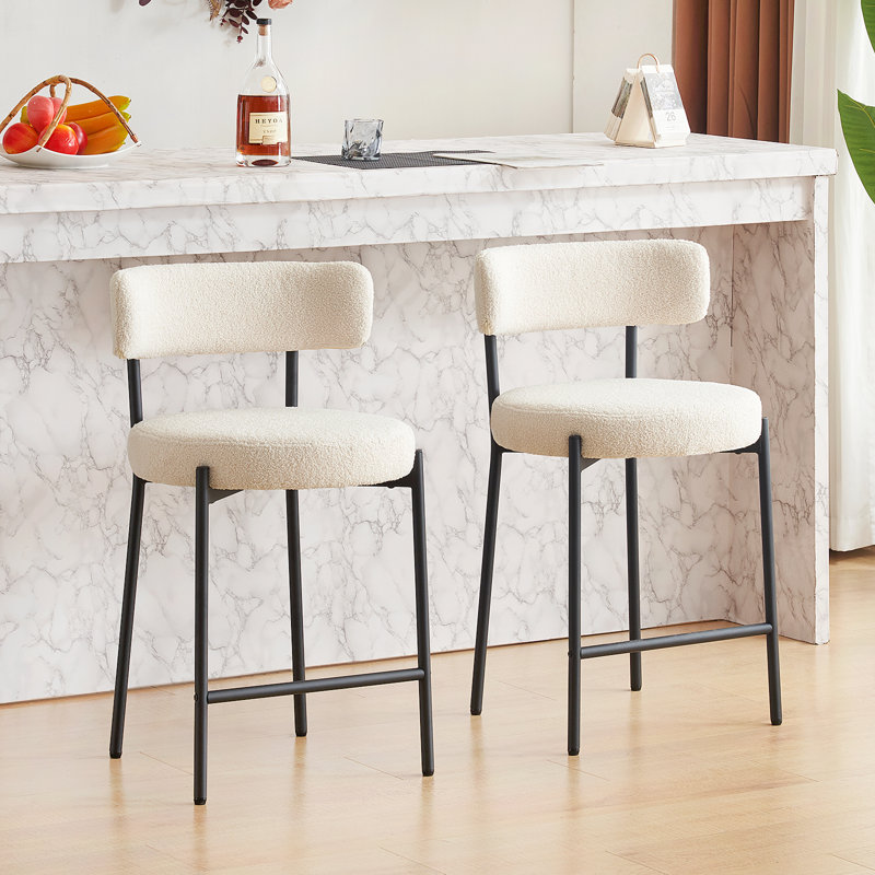 Tabouret de bar 25 po à hauteur de comptoir avec dossier incurvé et structure en métal Sherpa, Fausse fourrure blanche