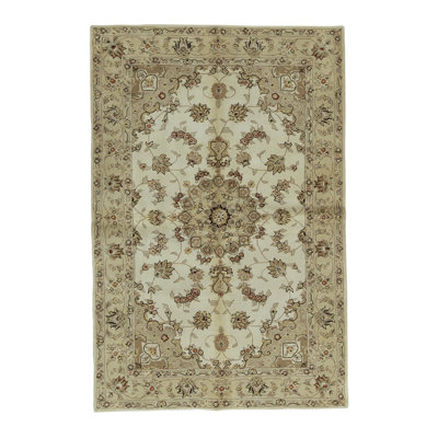 Tapis ivoire noué à la main de haute qualité
