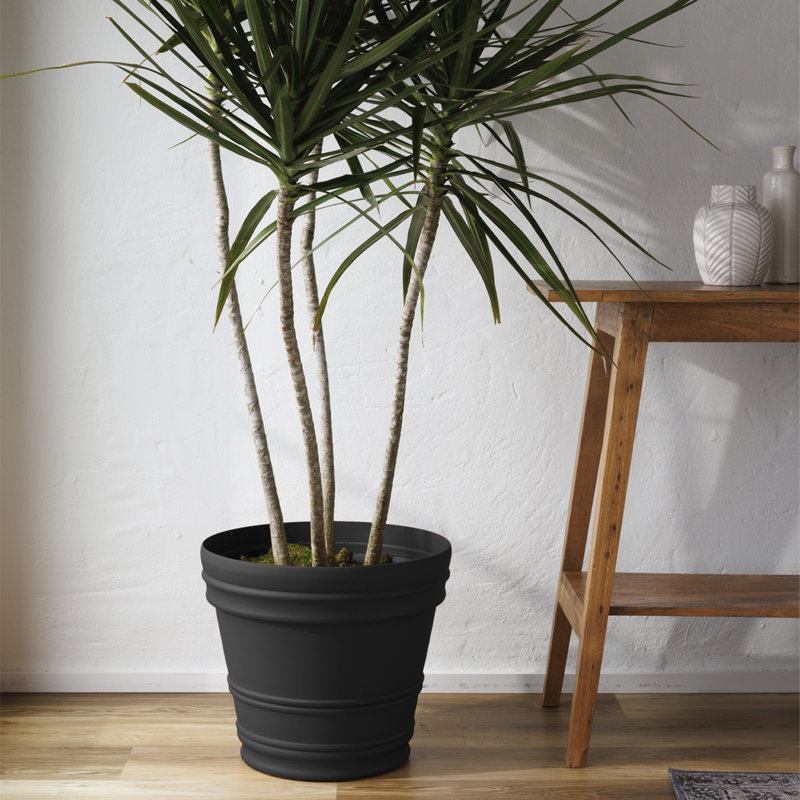 Black Polypropylene Rolled Rim Indoor/Outdoor Planter, 21.5"