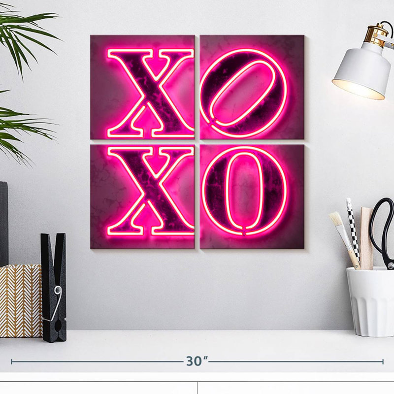 Tergel Glowing Xoxo, 18" H x 18" W