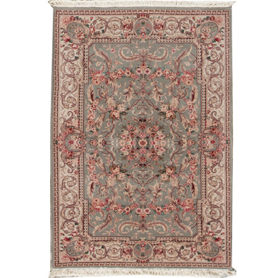 Tapis vert clair et crème noué à la main de haute qualité