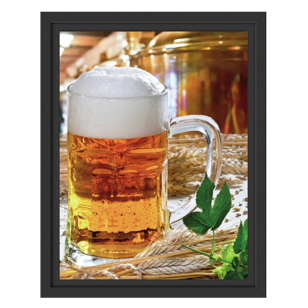 Gerahmtes Wandbild frisches Bier mit Hopfen