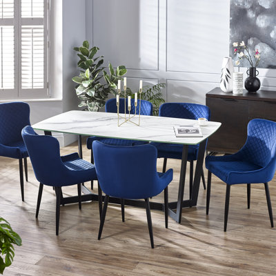 Wynnfield 6 - Person Dining Set
