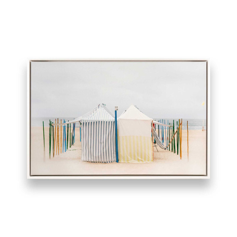 Cabines de plage rayées, H 20,75 po x l 30,75 po, Blanc opaque, Impression encadrée sans passe-partout