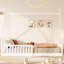 Lit simple avec clôture en blanc - Bois de pin massif pour un décor charmant-941571283
