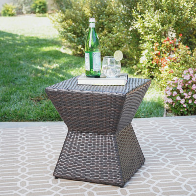 Table de bout d'extérieur en osier