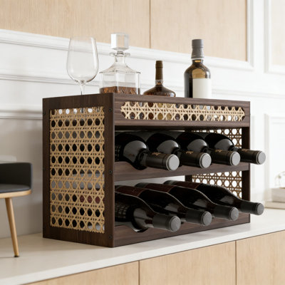 Support à vin autoportant pour 24 bouteilles, style bohème et tissage en rotin avec tablettes ondulées pour un rangement et une présentation idéaux du vin