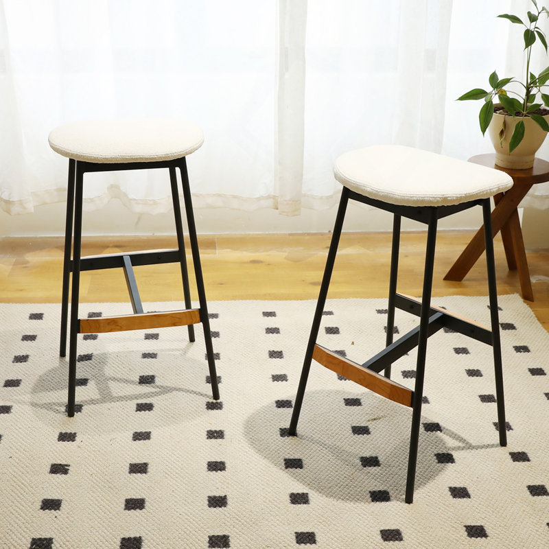 Ensemble de 2 tabourets de bar confortables et élégants à hauteur de comptoir et de bar, revêtus de tissu doux, sans dossier pour la cuisine et la salle à manger