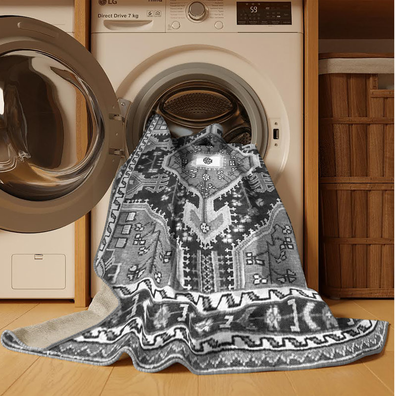 Tapis oriental gris / noir / blanc en polyester tissé à la machine Metty, Rectangle 2 pi x 4 pi